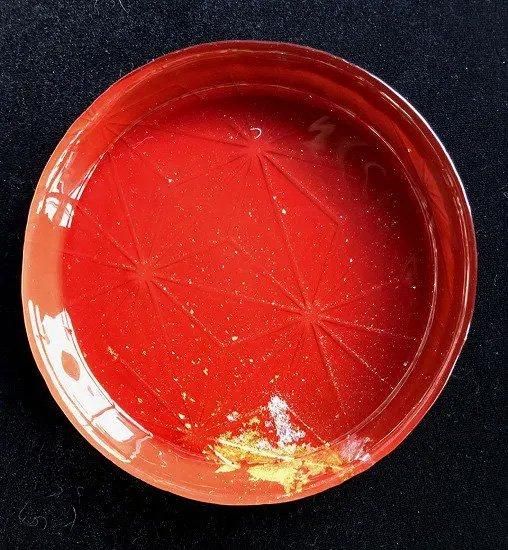 Japanese lacquer glass flower-shaped plate with gold leaf finish