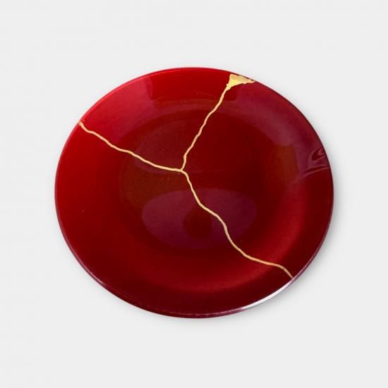Kintsugi small round plate in vermilion with gold seams
