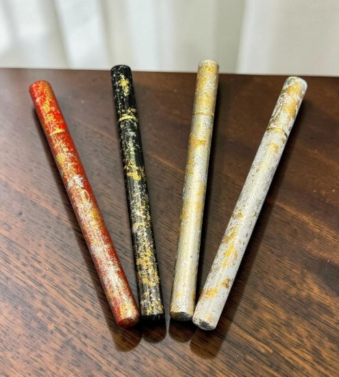Modern Japan Craftsの金銀粉をあしらった伝統的な漆塗りのボールペン4本セット