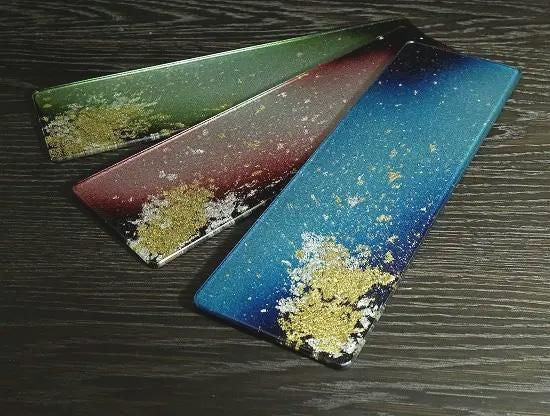 Three gradient plates in blue, green and red with gold leaf