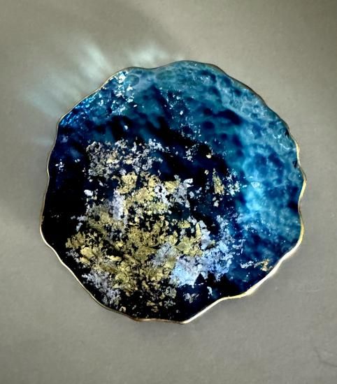Blue gradient textured small dish, top view