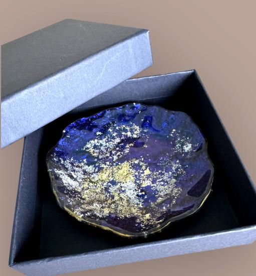 Presentation box open with the dish inside