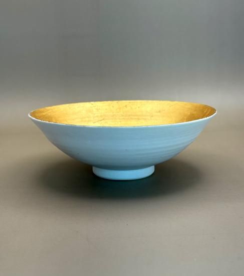 Mino ware matcha bowl with gold leaf interior, side view