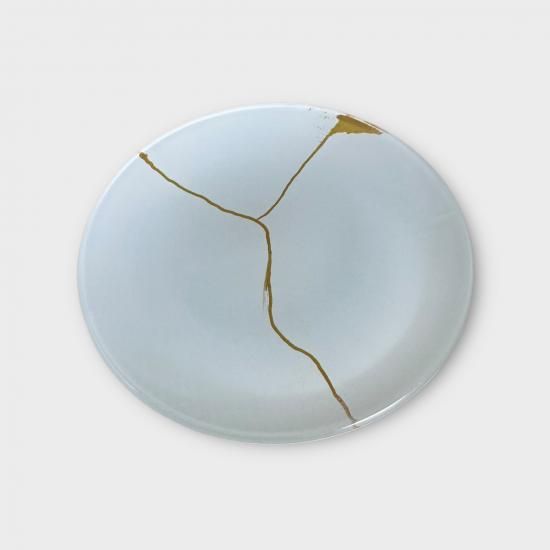 Kintsugi small round plate in pure white with gold seams