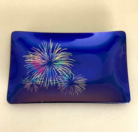 Blue lacquer glass small plate with a colourful fireworks makie design