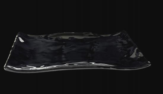 MINAMO long rectangular dish in red black, low side view