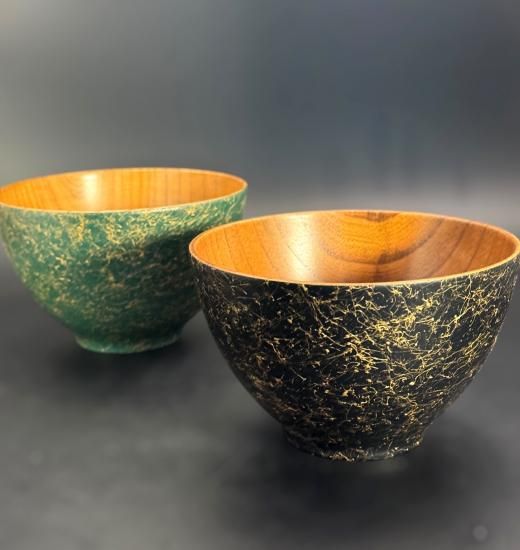 Peony-shaped ranshi bowls in deep green and jet black